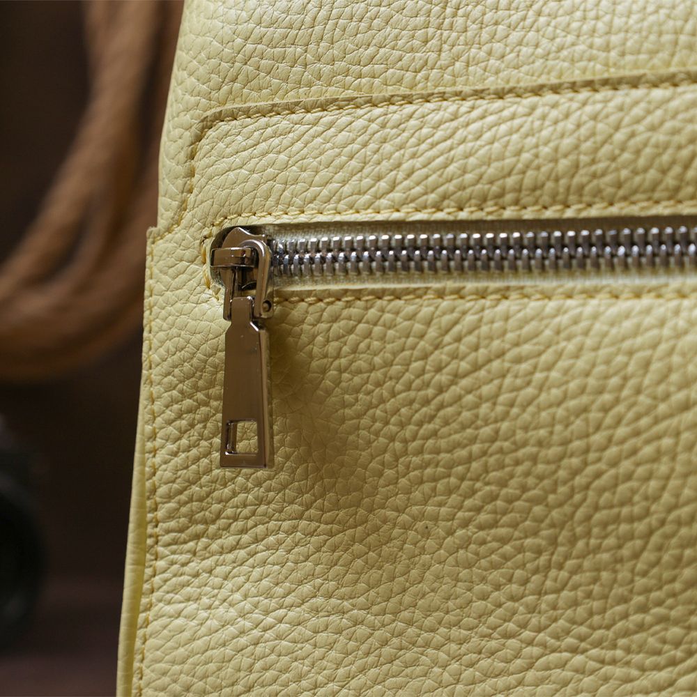 Оригінальний жіночий рюкзак з натуральної шкіри Shvigel 16307 Лимонний
