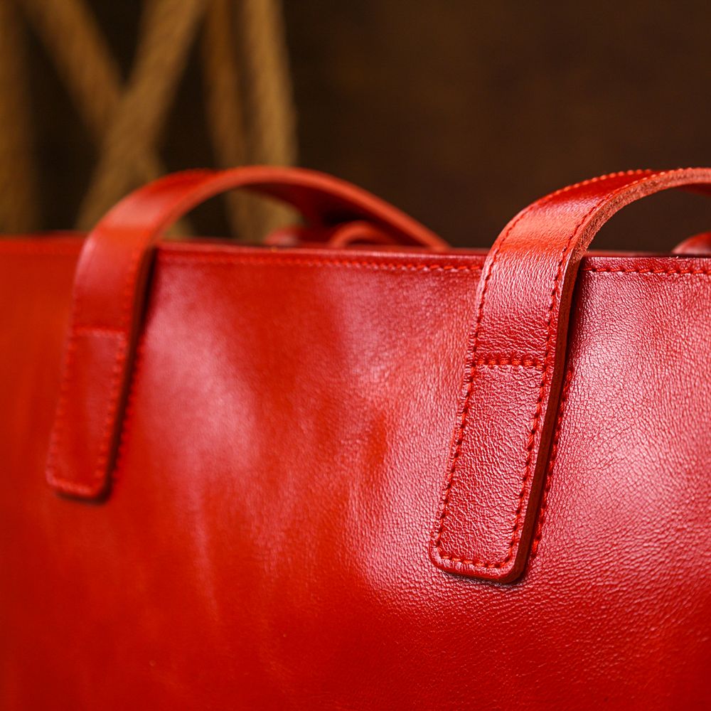 Bright women's shop-skopper made of genuine leather shvigel 16366 red